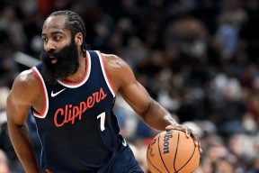 今晨NBA总决赛传出新动向；洛杉矶快船远射贴柱；管理层表态——压力陡增；年轻球员得到机会的简单介绍